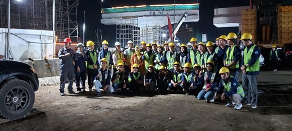 Mahasiswa Teknik Sipil Janabadra melakukan Kunjungan Lapangan : Pemutaran Pier Head dengan Teknologi Sosrobahu