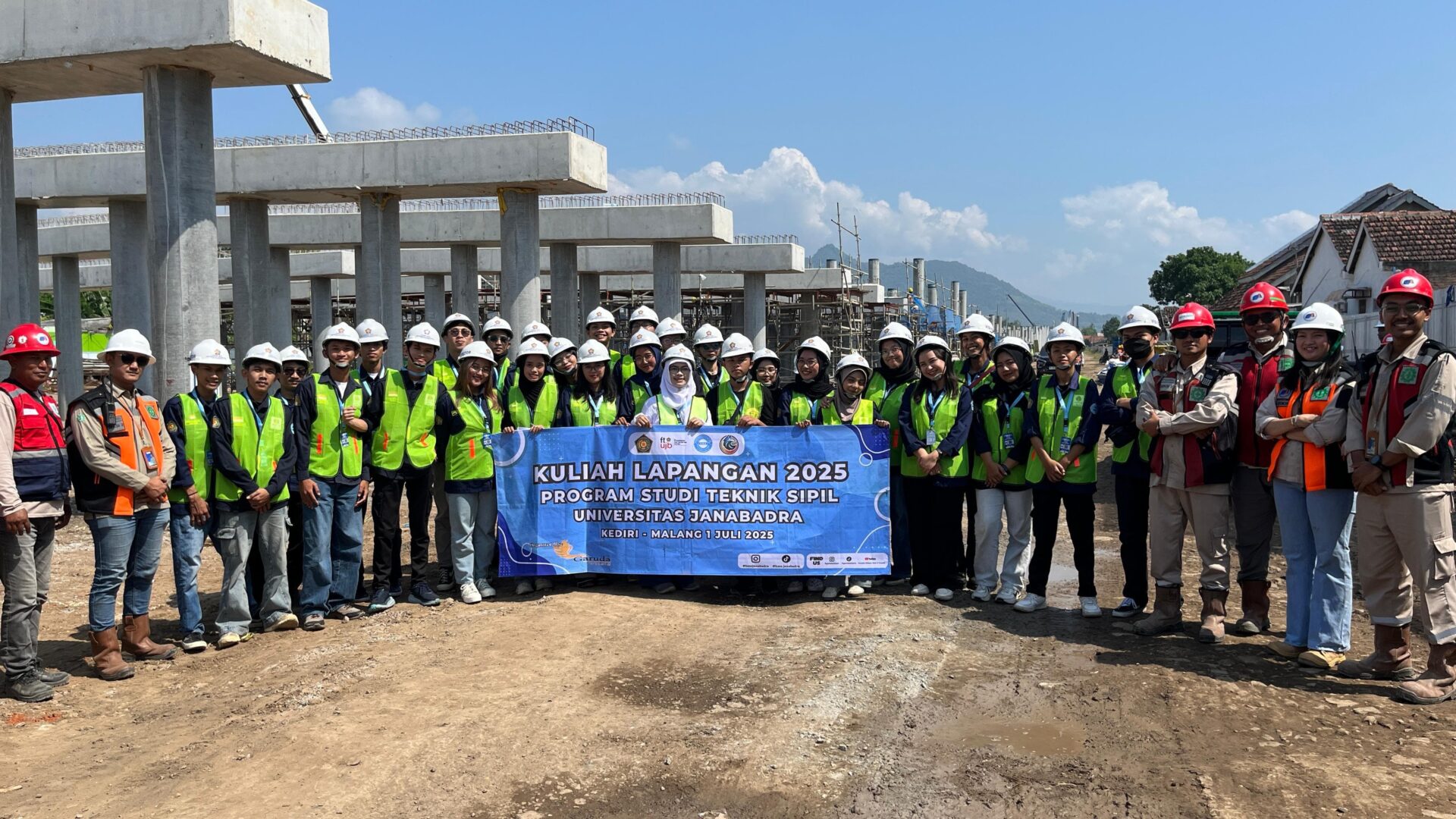 Mahasiswa Prodi Teknik Sipil Laksanakan Kuliah Kerja Lapangan di Proyek Tol Kediri-Tulungagung